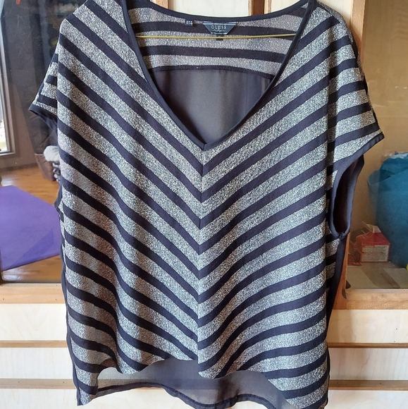 Beautiful Guess top - Picture 2 of 4